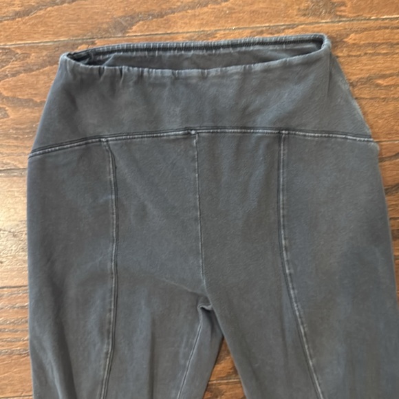 Urban Outfitters grey seamed flare leggings, small - Picture 5 of 7